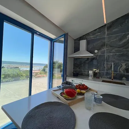 Sea View 2 Bedroom Appartement *